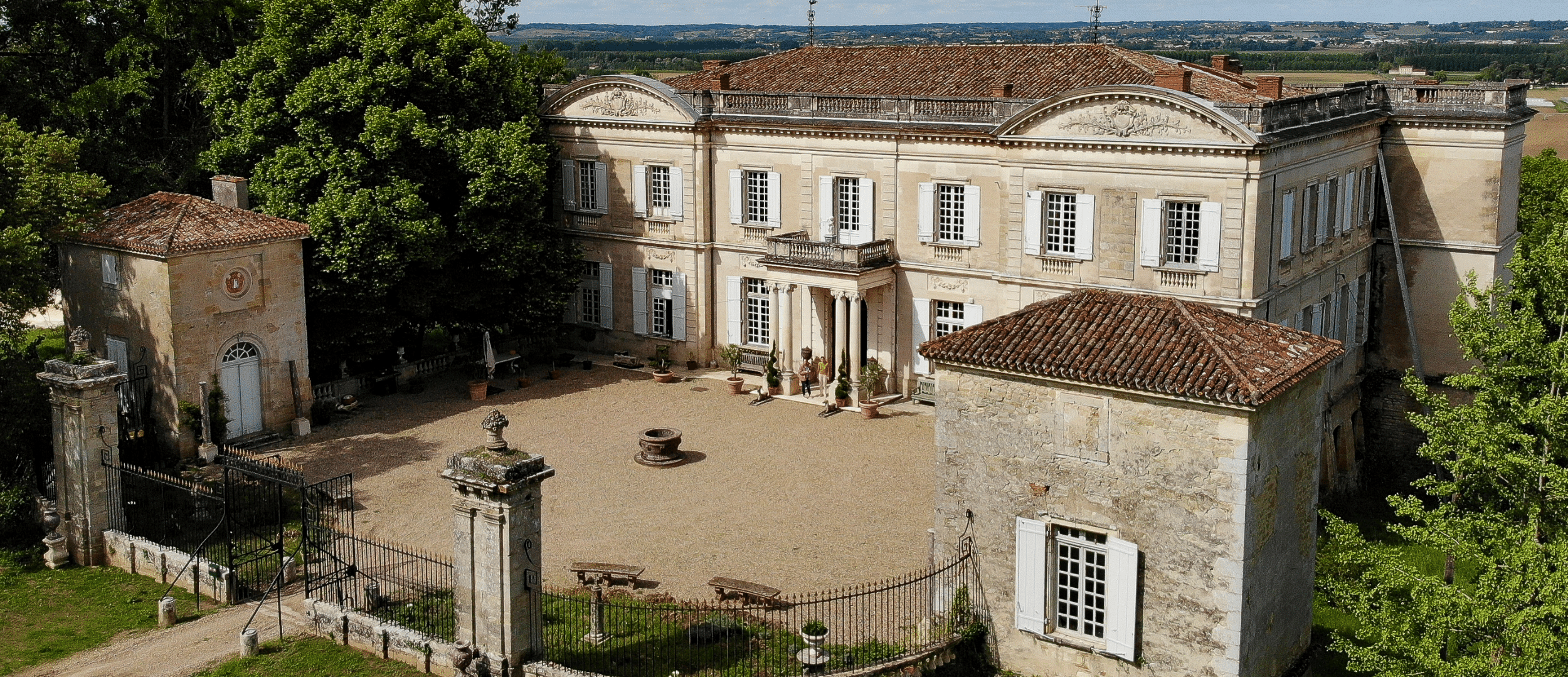 Exclusive Tour of Château de Marcellus, by Samuel Roger, owner